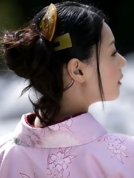 Sexy and beauty Japanese av idol Nana Aida shows her off body undressing a kimono