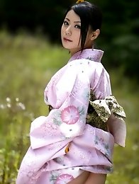 Sexy and beauty Japanese av idol Nana Aida shows her off body undressing a kimono