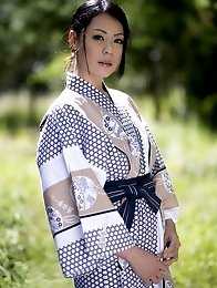 Sexy and beauty Japanese av idol Nana Aida shows her off body undressing a kimono