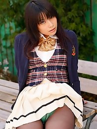 Gorgeous gravure idol school girl shows off her green panties