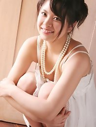 Kyoko Kamidozono busty shows ass in blue bikini in swimming pool