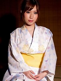 Gorgeous gravure idol babe slowly takes off her white kimono