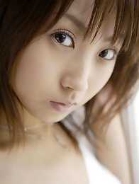 Naked gravure idol babe shows off her perfect body and round tits