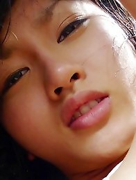 Sensual gravure idol chick looks incredibly inticing in a bikini