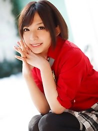 Sexy and funky Japanese av idol Urumi Narumi shows her naked body after stripping her clothes