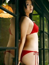 Manami Hashimoto teases us with her tits and ass in a bikini