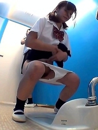 Japanese Piss Fetish Videos - Girls Pissing - School Girls Piss Train