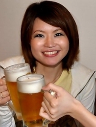 Porn queen Hinata Serina outdoors