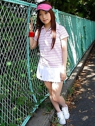 Nazuna Otoi shows off outdoors
