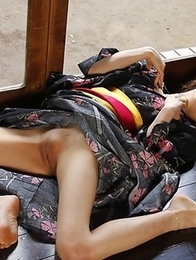 Shuri Maihama shows her nice kitty