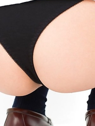 Natsuki Takahashi takes short skirt off and shows hot bum