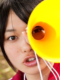 Tomoe Yamanaka babe takes sports pants off and exposes ass in garden