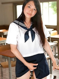 Tomoe Yamanaka babe is playful and shows hot ass in the classroom