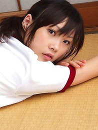 Cute Airi Sakuragi inspires us with teen body in innocent clothes