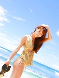 Saki Yamaguchi takes clothes off to feel sun of her skin
